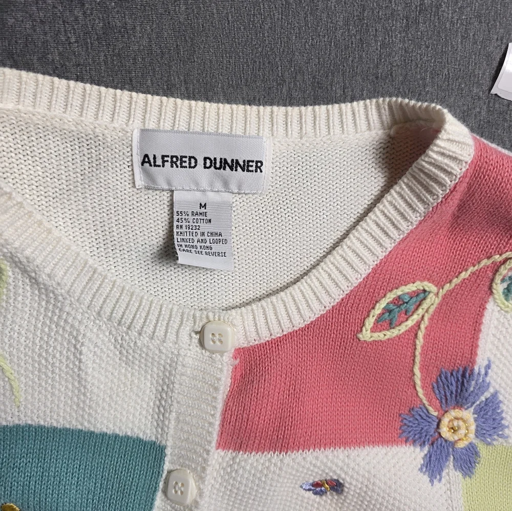 Alfred Dunner Medium Cardigan Multi Color Patchwork Embroidered Bees Flowers - Picture 2 of 5